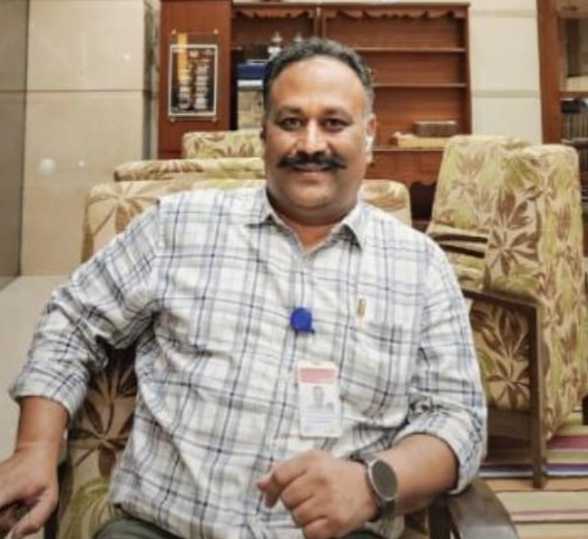 Transfer | 25 वर्षे एकाच जिल्ह्यात असलेल्या डॉ. पिंपळेंची जिल्हाबाह्य बदली करा